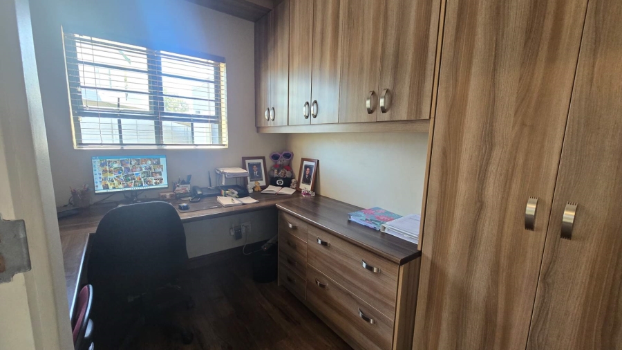 3 Bedroom Property for Sale in Protea Heights Western Cape